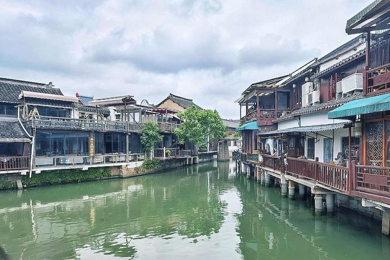 Shanghai: Zhujiajiao Small Tour with Boat Ride & Gardens Shanghai: Zhujiajiao Small Group Tour with Boat Ride&Gardens