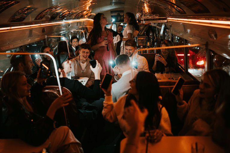 Munich: Dinner Hopping Tour, 3-Course Menu in a US School Bus through the City