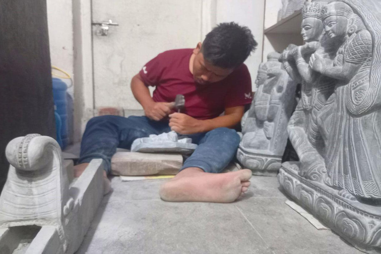 Kathmandu: tour della piazza Patan Durbar e laboratorio di scultura su pietra