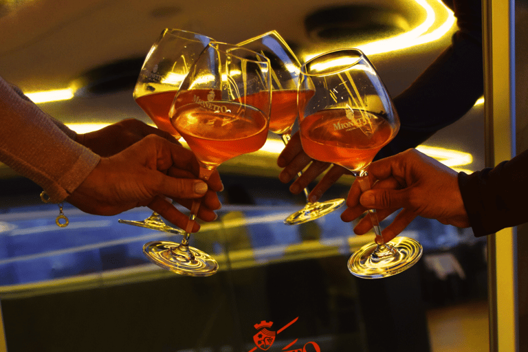 Budapest: Unlimited Prosecco Sightseeing Cruise Unlimited Prosecco and Aperitivo Spritz Crusie