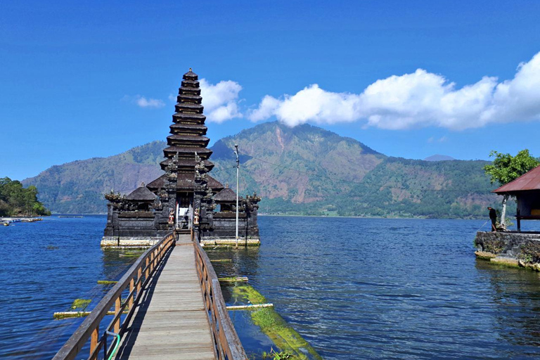 Bali/Mount Batur: Guided Lake Batur Water Bike Experience Guided Water Bike Experience with Meeting Point