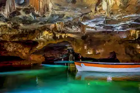 De Valência: tour guiado pelas cavernas de San José com passeio de barco