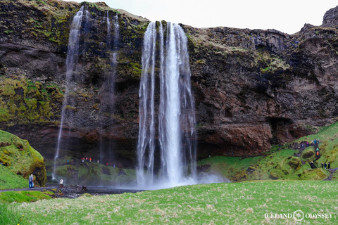South Coast Private Tour with Waterfalls & Black Sand Beach 1-8 People (Van)