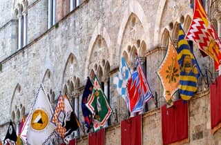 Siena: Rundgang durch die Contrade mit Eintritt ins Contrada-Museum