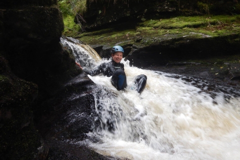 Canyoning extrême à Snowdonia (sauts, chutes d'eau)