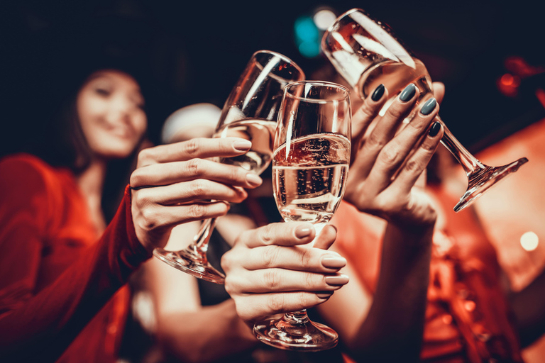 Paris: Seine River Cruise with Champagne and Music