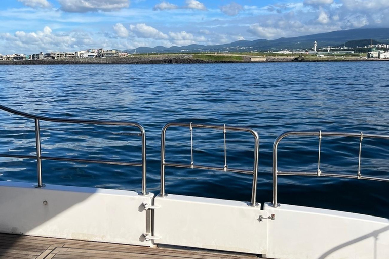 Jeju: Yacht Tour with Optional Sunset or Haenyeo Experience Sunset Tour