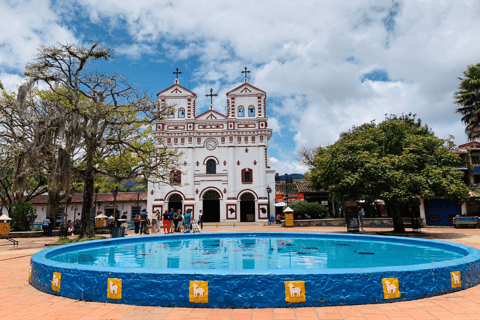 Medellin: Guatape und El Penol Rock Tagestour mit Bootsfahrt