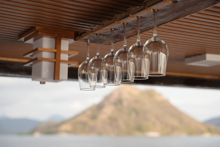 Labuan Bajo: Komodo Full Day Tour Luxury Boat Sunset Cruise Komodo Tour Luxury Boat with Drone and GoPro Underwater