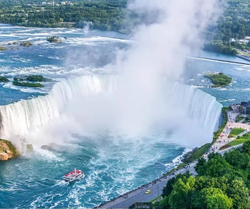 Niagara Falls Day Trip with Cruise from Toronto Metropolitan