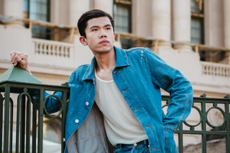 Bucharest: Essential Photo Session in the Charming Streets