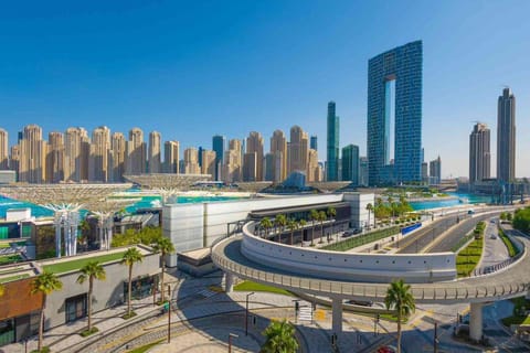 From Ras Al Khaimah: Private Dubai Highlights SUV City Tour