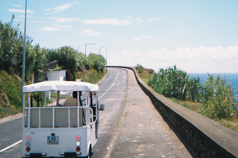 蓬塔德尔加达：电动嘟嘟车城市观光之旅
