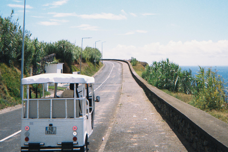 蓬塔德尔加达：电动嘟嘟车城市观光之旅