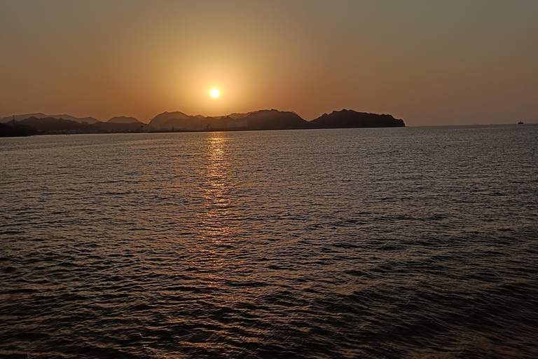 Muscat: Sunset Cruise & Coastal Boat Tour with Refreshments Muscat : Sunset Cruise & Coastal Boat Tour (Private)