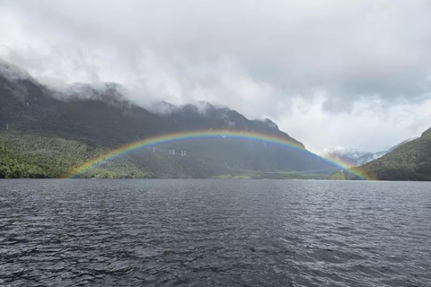 Te Anau: Lake Manapouri Kayak Tour with Water Taxi