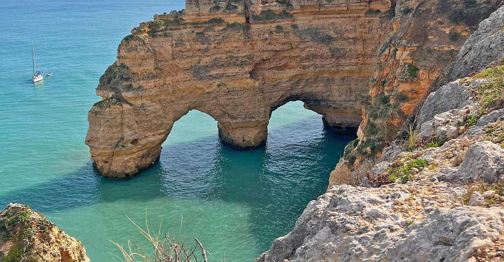 Armação de Pêra, Benagil Caves and Secret Beaches Boat Trip - Housity