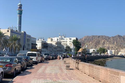 Muscat: tour privato della città con servizio di prelievo e rientroMascate: tour privato delle principali attrazioni della città con ritiro/riconsegna