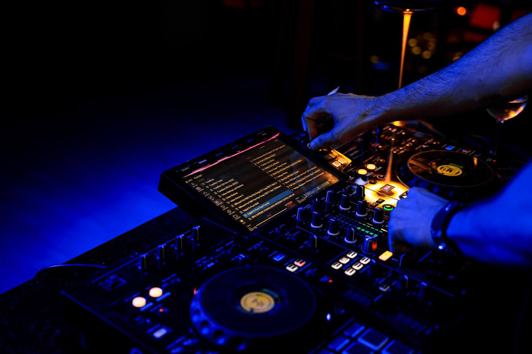 Da Nang: Poseidon DJ & Night Cruise Experience Poseidon Dinner & DJ Party Experience