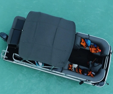 Bacalar: 3-hr Pontoon Boat Tour with Beach Club + Kayaks