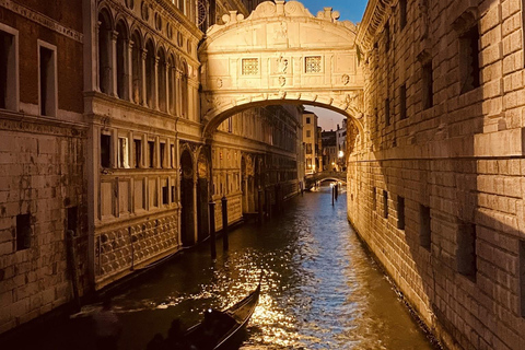 Wenecja: rejs gondolą VIP z szampanem – 1-godzinna wycieczka prywatna