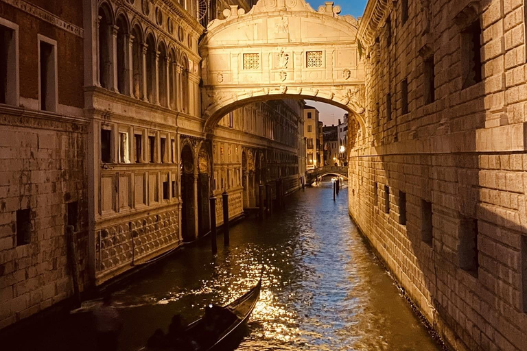 Wenecja: rejs gondolą VIP z szampanem – 1-godzinna wycieczka prywatna