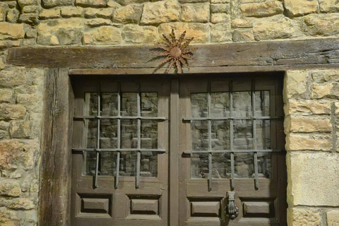 Cobblestones Tour Pamplona: Immersive Medieval Tour English Cobblestones Tour Pamplona: Immersive Medieval Tour English