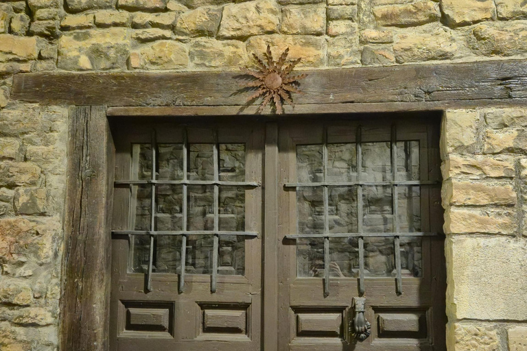 Cobblestones Tour Pamplona: Immersive Medieval Tour English Cobblestones Tour Pamplona: Immersive Medieval Tour English