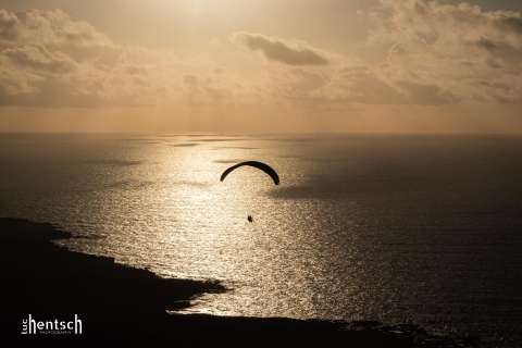 Lanzarote: Tandem-Gleitschirmflug über einem LavafeldEntspannter Tandemflug