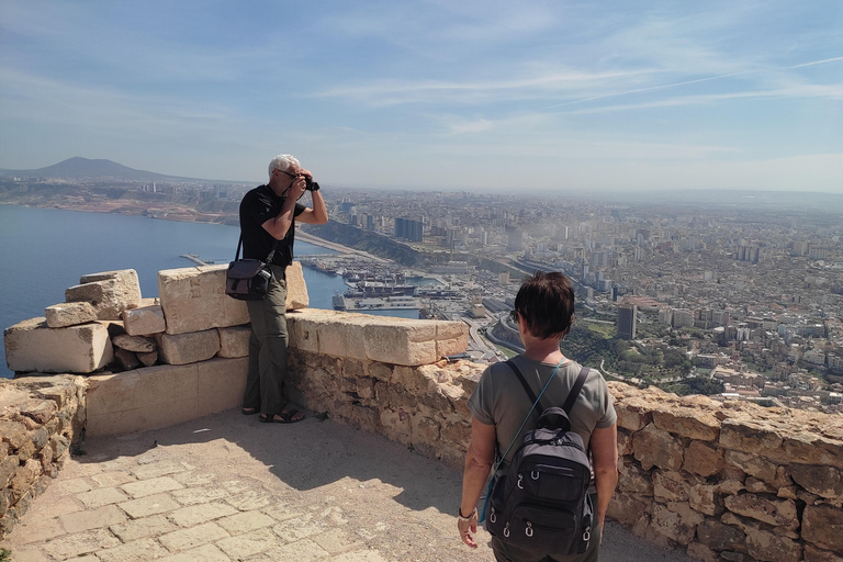 Oran: The absolute everything of El Bahia with a local