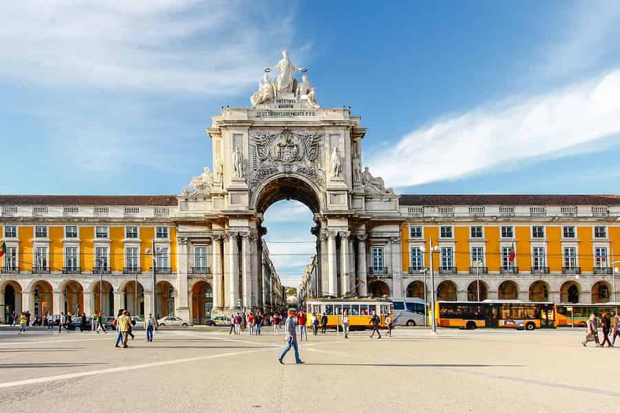 Porto nach Lissabon mit Aveiro-Coimbra-Fátima-Nazaré-Óbidos. Foto: GetYourGuide Porto nach Lissabon mit Aveiro-Coimbra-Fátima-Nazaré-Óbidos. Foto: GetYourGuide