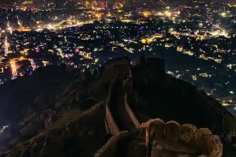 Jaipur: Night City Tour in Open Air Jeep