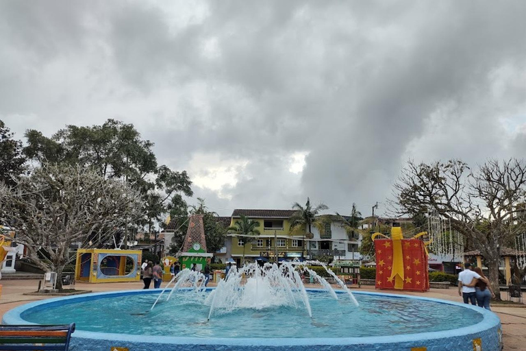 MEDELLIN: TOUR INGLÊS GUATAPE + PEÑOL VELHO + MALECON + BARCO RUMBERO