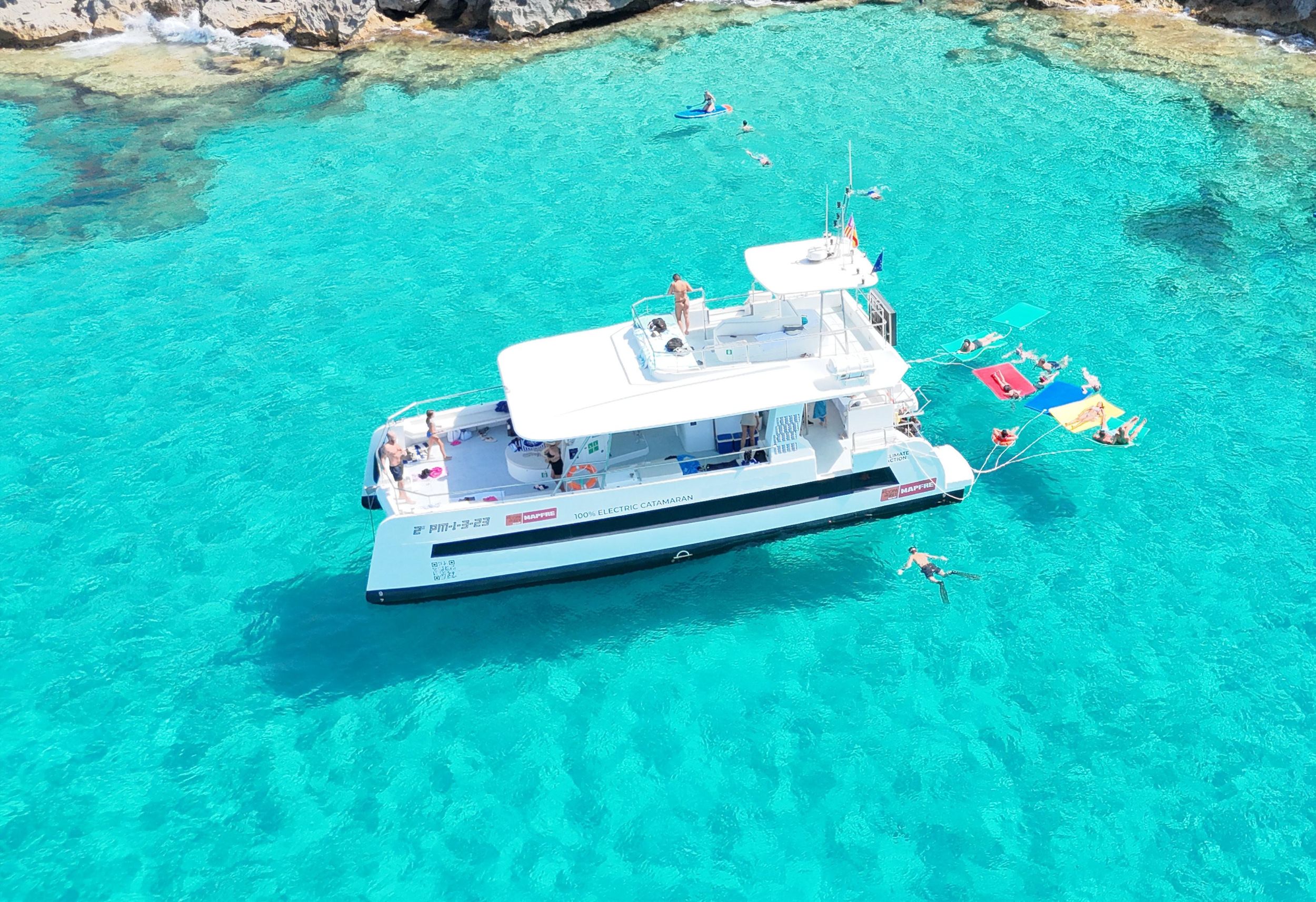 Palma: Catamarán de lujo con aperitivos, bebida, SUP y snorkel