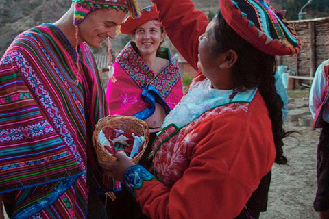 From Cusco: Full-Day Artisan Creativity Tour