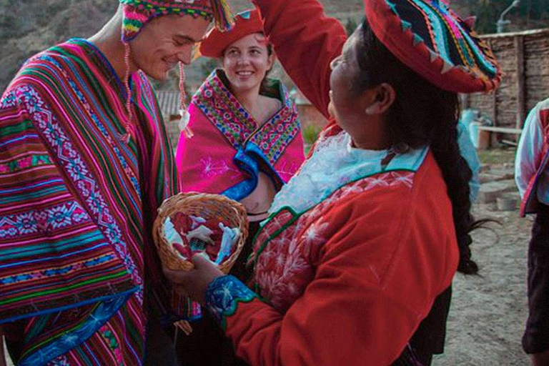 From Cusco: Full-Day Artisan Creativity Tour