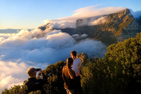 Cape Town: Lion’s Head and Table Mountain One Day Hike