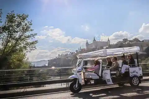 Madrid: tour guidato in tuk tuk elettrico