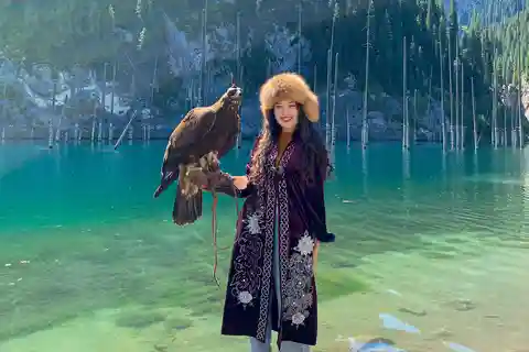 Almaty:Excursão de 1 dia aos lagos Kaindy e Kolsai com o Black Canyon