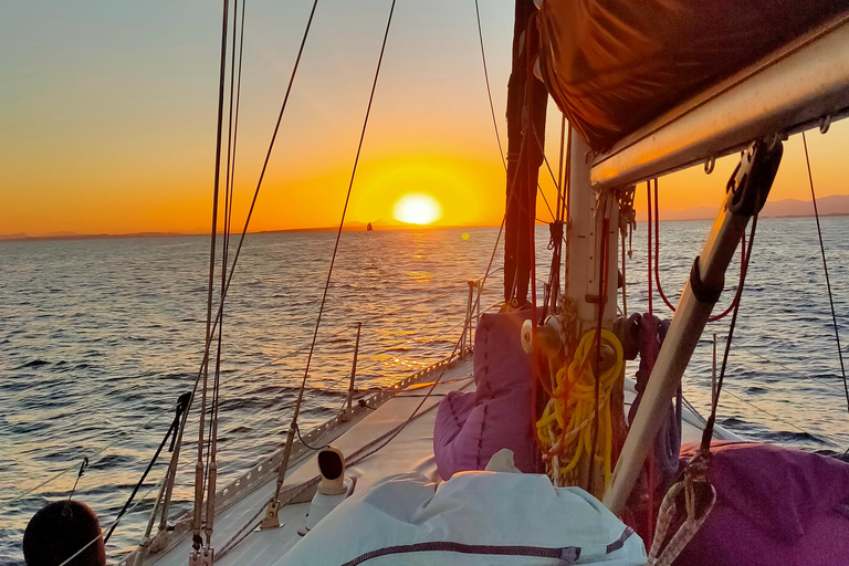 Santa Pola: Sailboat trips to Tabarca, snorkeling, and sunset with tasting