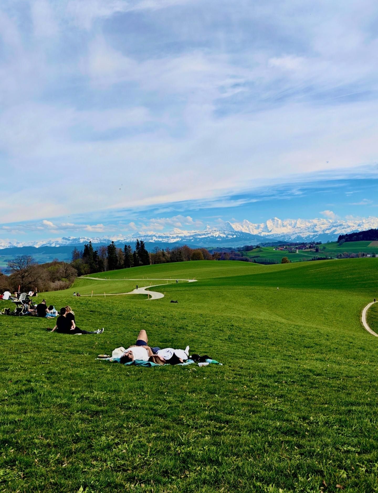 GurtenPark-Bern: 360°-Aussichtspunkt, Rutsche und Käsepicknick.