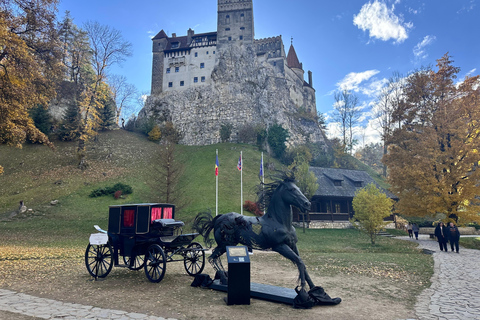 Brasov: Festa de Halloween e tour noturno do Castelo de Bran + transporte