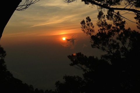 Circuit de 2 jours à Borobudur avec camping et randonnée à MerbabuCircuit de 2 jours à Borobudur avec camping et randonnée au Merbabu