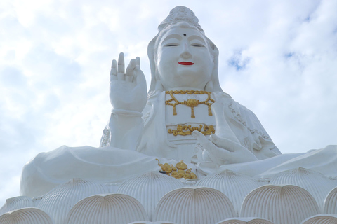 Från Chiang Mai: Dagsutflykt till Chiang Rais tempelFrån Chiang Mai: Chiang Rais livfulla rundtur bland templen