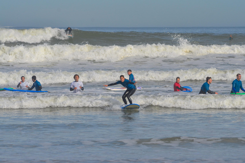 Cape Town:Learn to surf with the best view of Table Mountain