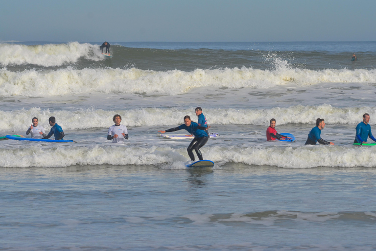 Cape Town:Learn to surf with the best view of Table Mountain