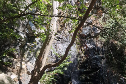 Tour privato a Troodos: cascata, villaggi e pranzo cipriotaTour privato a Troodos: cascata, villaggi e pranzo tipico cipriota