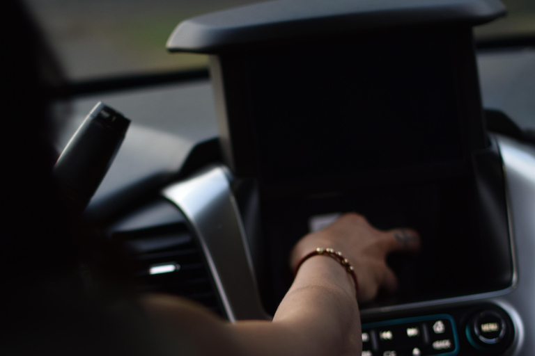 Pereira: Private Armored Vehicle Tour to Medellin