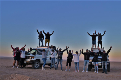 Aventura de safári de jipe com passeio de camelo, jantar e showServiço de busca no hotel em Hurghada