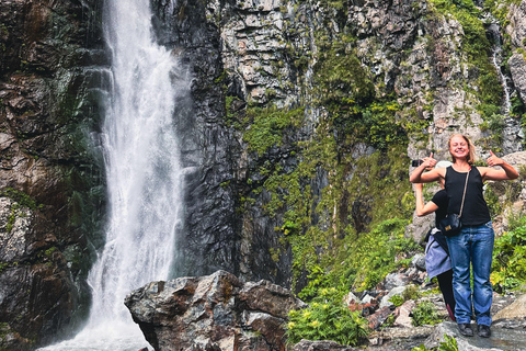 Kazbegi: Gveleti Waterfalls Private Tour with 4x4